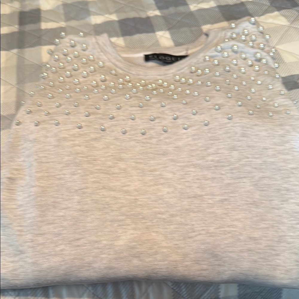 Eloquii lt grey/ oatmeal color sweatshirt with pearls on top.Size 14/16.Like new